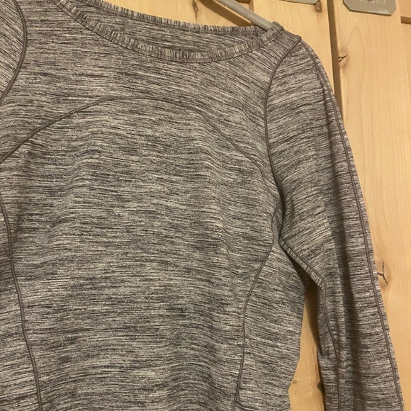Lulu Lemon Long Sleeve Size 12 - Picture 3 of 6